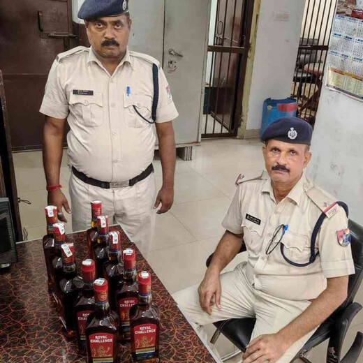 ऑपरेशन सतर्क के तहत किऊल स्टेशन पर लावारिस बैग से 7.5 लीटर विदेशी शराब बरामद